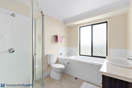 It's as Big as a House! - Photo 4