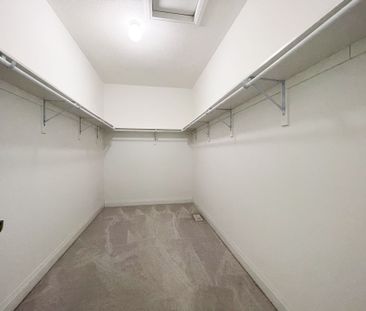 For Lease - 20 Frank Kelly Drive, East Gwillimbury, Ontario - Photo 2