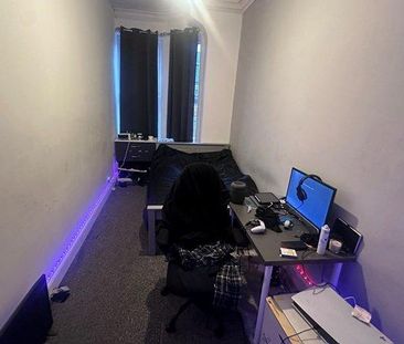 5 bedroom flat to rent - Photo 3