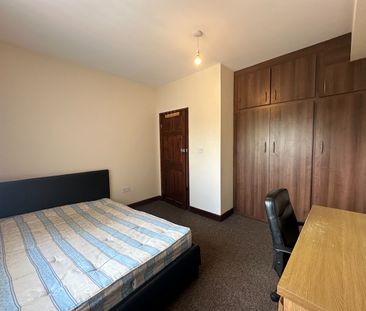 4 Bed Semi-Detached House, Bonnington Road, LE2 - Photo 3