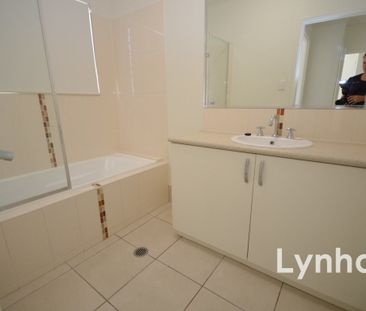 12 Rodeo Drive MOUNT LOUISA QLD 4814 - Photo 5