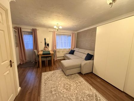 3 bedroom semi-detached house to rent - Photo 2