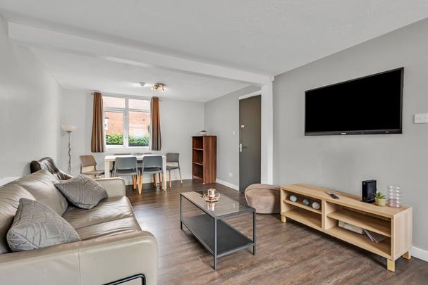 1 bedroom in a house share to rent - Photo 1