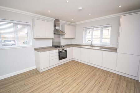 4 bedroom detached house to rent - Photo 5