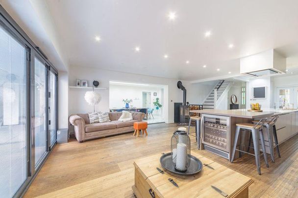 4 bedroom detached house to rent - Photo 1