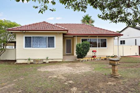 Modern 3 Bedroom Home with Airconditioning - Photo 2