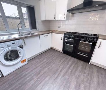 Esher Road, L6 - Photo 1