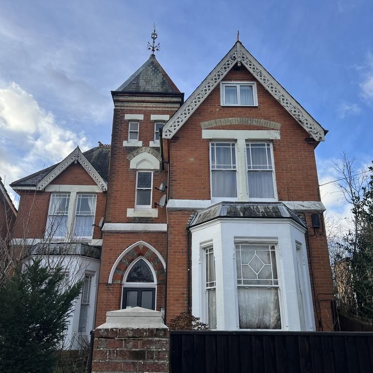 1 bedroom in a house share to rent - Photo 1