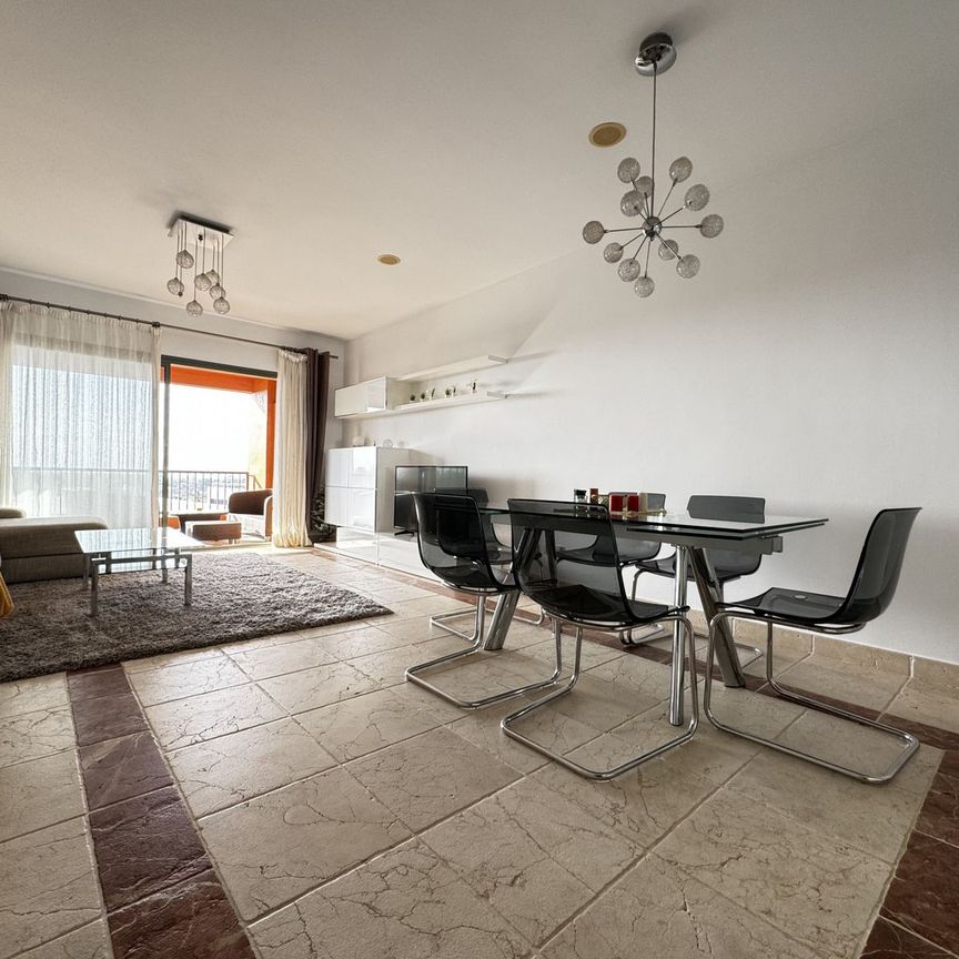 Middle Floor Apartment in Estepona - Photo 1