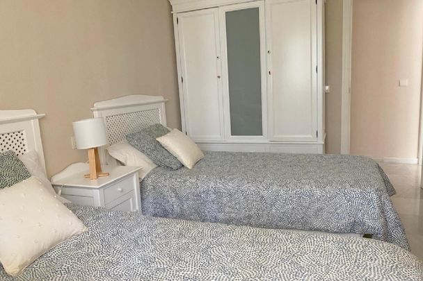 2 Bedroom Apartment For Rent in The Golden Mile, Málaga - Photo 1