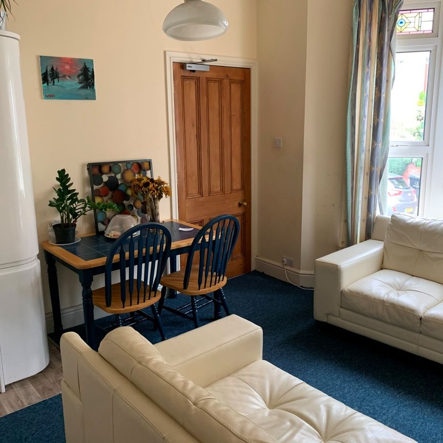 7 Bed Semi-Detached House, Islington Road, BS3 - Photo 1