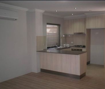 MODERN TWO BEDROOM, 2 BATHROOM TOWNHOUSE ONLY 6KM FROM CBD!! - Photo 2