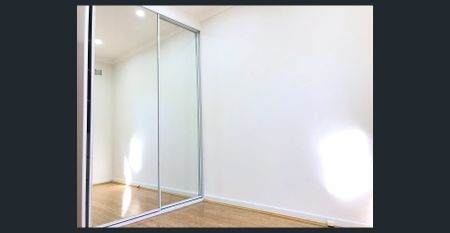 Big double brick house with parkside position in Denistone West - Photo 4