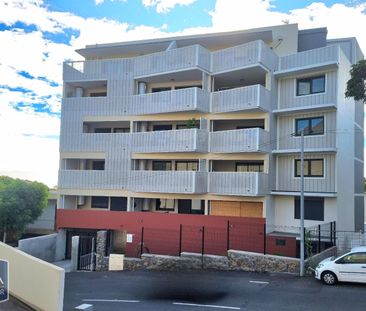 Location Appartement 3 pièces 71m² STE CLOTILDE 97490 - Photo 2