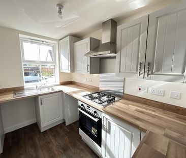 2 bedroom semi-detached house to rent - Photo 6