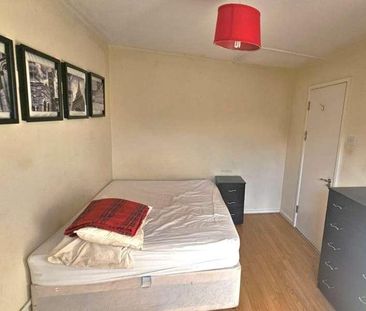 Greatmeadow, Northampton, NN3 - Photo 1