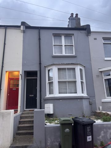 Room in a Shared House, Dewe Road, BN2 - Photo 4