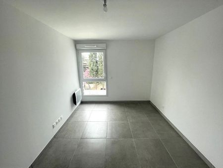 Appartement 3 pièces 63m2 MARSEILLE 4EME 1 185 euros - Photo 4