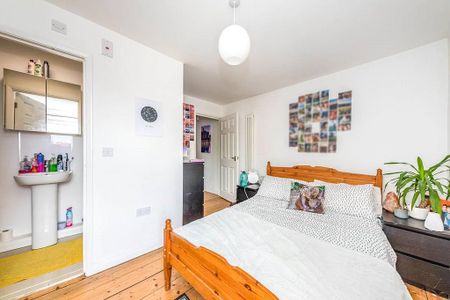 4 bedroom terraced house to rent - Photo 3