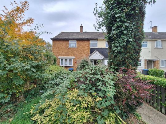 Cunningham Avenue, Enfield EN3, London - Photo 1