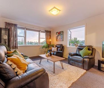 Spacious 5BR Family Haven in New Windsor - Photo 6
