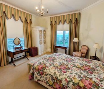 This high character imposing apartment really needs viewing to appr... - Photo 3