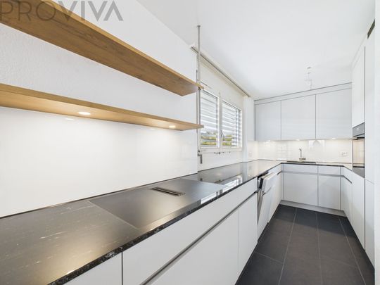 With many extras such as indoor pool, sauna, party room and gym - Photo 1