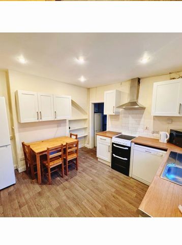 6 Bed Detached House, Devonshire Promenade, NG7 - Photo 5