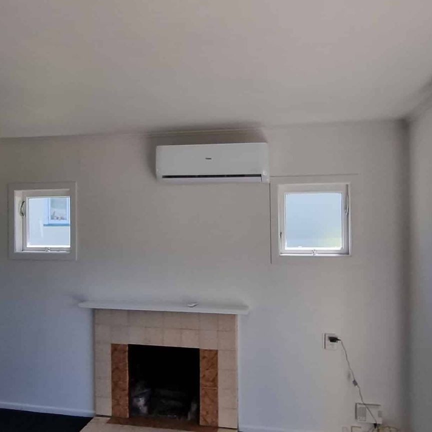 Large 5 bed, 2 lounge home, pets ok, fully fenced - Photo 1