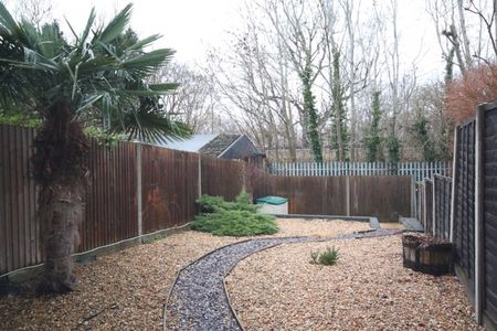 Fitzjohn Close, Guildford - Photo 3