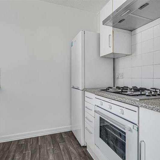 Kimber Road, London, SW18 - Photo 1