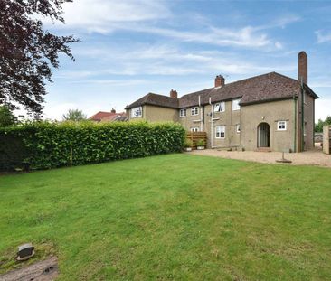 Lovely cottage with views over open fields - Photo 4