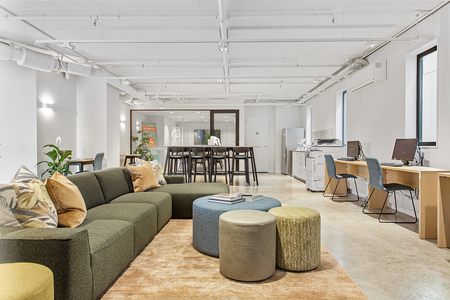 Sunny, modern & pet friendly - Photo 2