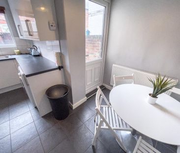 4 bedroom terraced house to rent - Photo 3