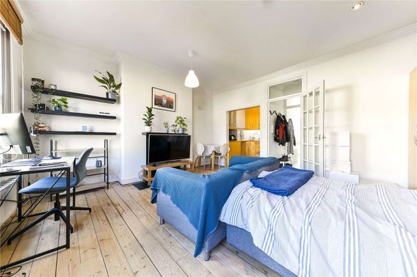 Bright and well-presented studio apartment in the heart of Primrose Hill Village - Photo 1