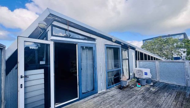 Cozy 2-Bedroom Home in the Heart of Northcote! - Photo 1