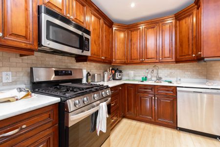 For Lease - 2338 Queen Street Unit# Main, Toronto, Ontario - Photo 2