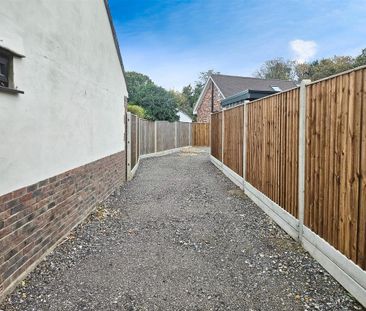 3 bedroom detached house to rent - Photo 2