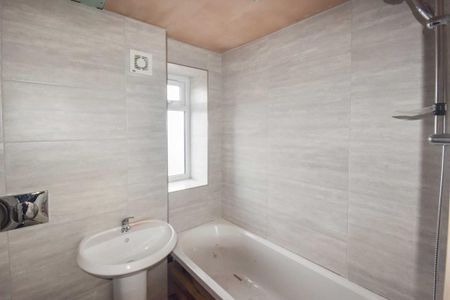 3 bedroom terraced house to rent - Photo 3