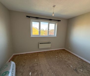 2 Bed House - Terraced - Photo 3