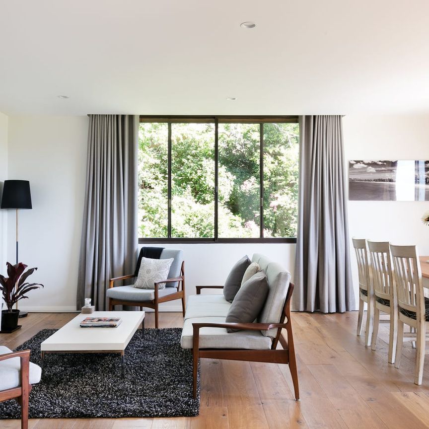 A contemporary oasis of calm in central location - Photo 1