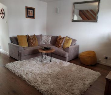 3 bedroom semi-detached house to rent - Photo 2