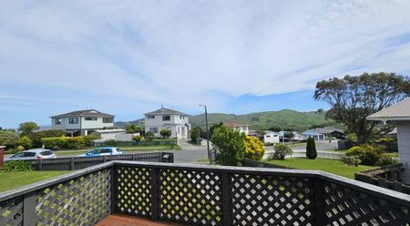 Family Home with Beautiful Views - Photo 3