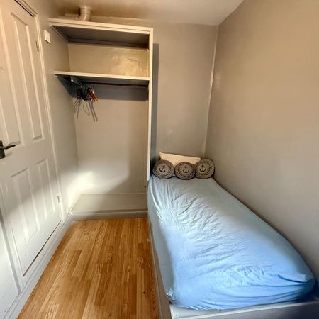 1 bedroom in a house share to rent - Photo 3