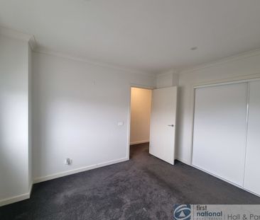 15 Tully Crescent, Narre Warren - Photo 3