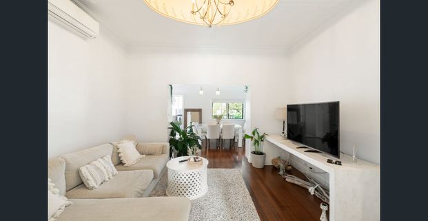 Stylish Boutique Apartment for Lease in the Heart of Ascot - Photo 1