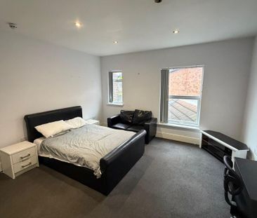 1 bedroom in a house share to rent - Photo 2
