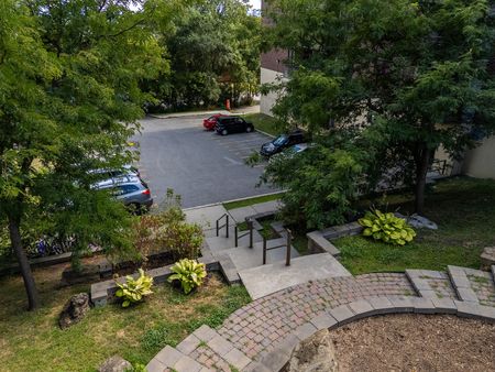 1750 Boulevard Lévesque Est, Laval, QC - Photo 2