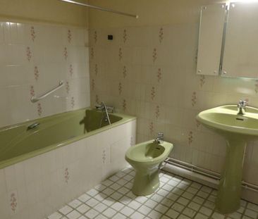 Bd Blossac, APPARTEMENT T3, de 73M2, situé au 3è étage av asc., com... - Photo 6