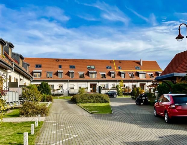 Idyllisch wohnen unterm Dach mit Loggia und Fernblick! - Photo 1